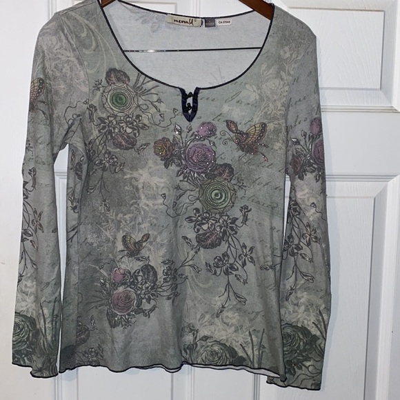 3/$30 Y2K One World Top - Picture 2 of 9